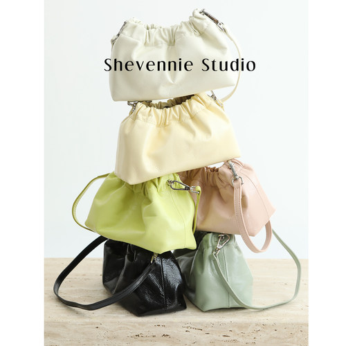 shevennie新款 链条油蜡牛皮小金球褶皱云朵包斜挎小包包女包 - 图1