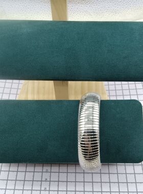 3高级复古极简窄版弹力竖条纹圆环手镯叠戴金属质感打标手环女