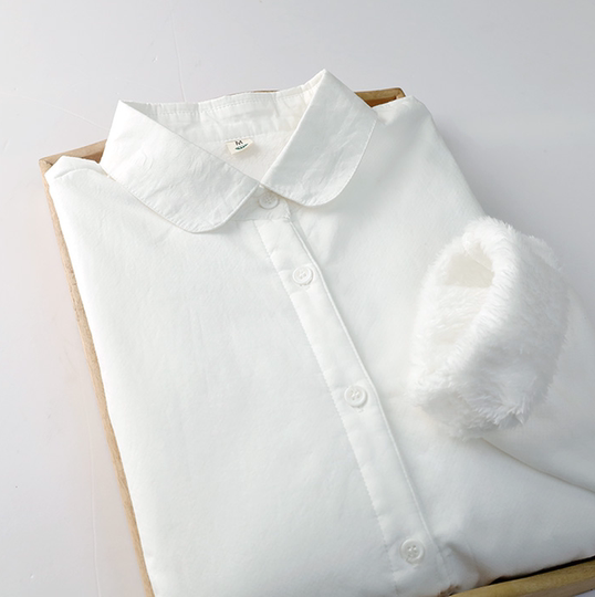 Универсальная базовая белая хлопковая рубашка для женщин.