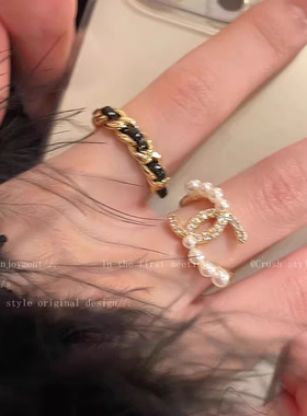 2026新款珍珠戒指女轻奢高级感设计小香风独特夸张开口可调节戒指