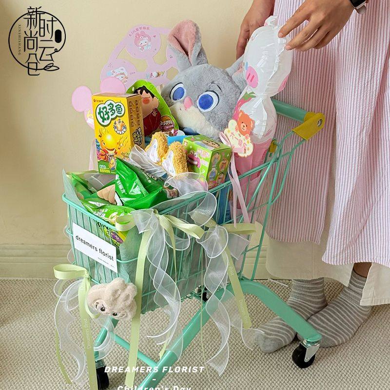 新款六一儿童节高颜值购物车玩偶礼物可爱卡通精美花店花艺资材料,淘宝优惠券,粉丝福利购,淘宝优惠卷