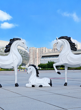 马到成功雕塑玻璃钢户外卡通骏马商广场售楼部新年美陈装饰品摆件