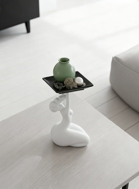 轻奢极简创意人物造型装饰摆件