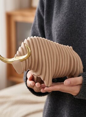 现代艺术米色条纹公牛摆件