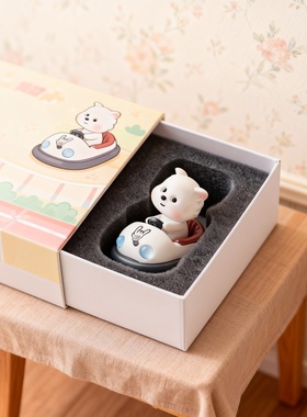 卡通可爱小熊汽车桌面装饰摆件