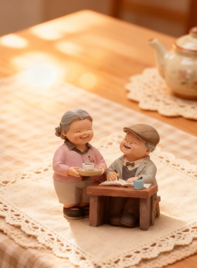 手工陶瓷老人情侣摆件家居装饰