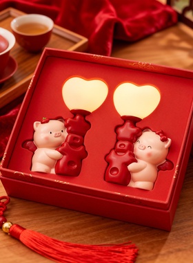 新年小猪爱心台灯礼盒摆件
