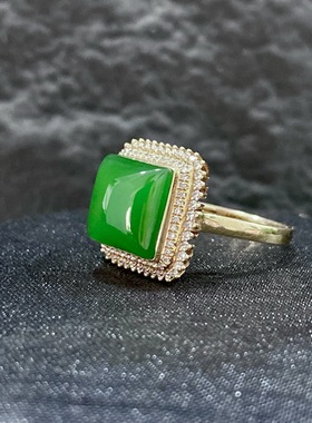 和田碧玉苹果绿方形戒面戒指18k金镶嵌款式精致时尚