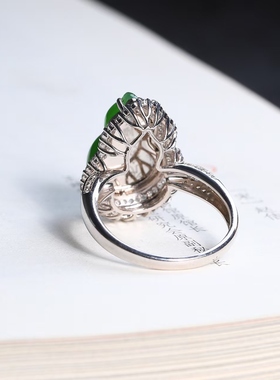 和田碧玉苹果绿高色葫芦戒指18k金镶嵌款式精致时尚