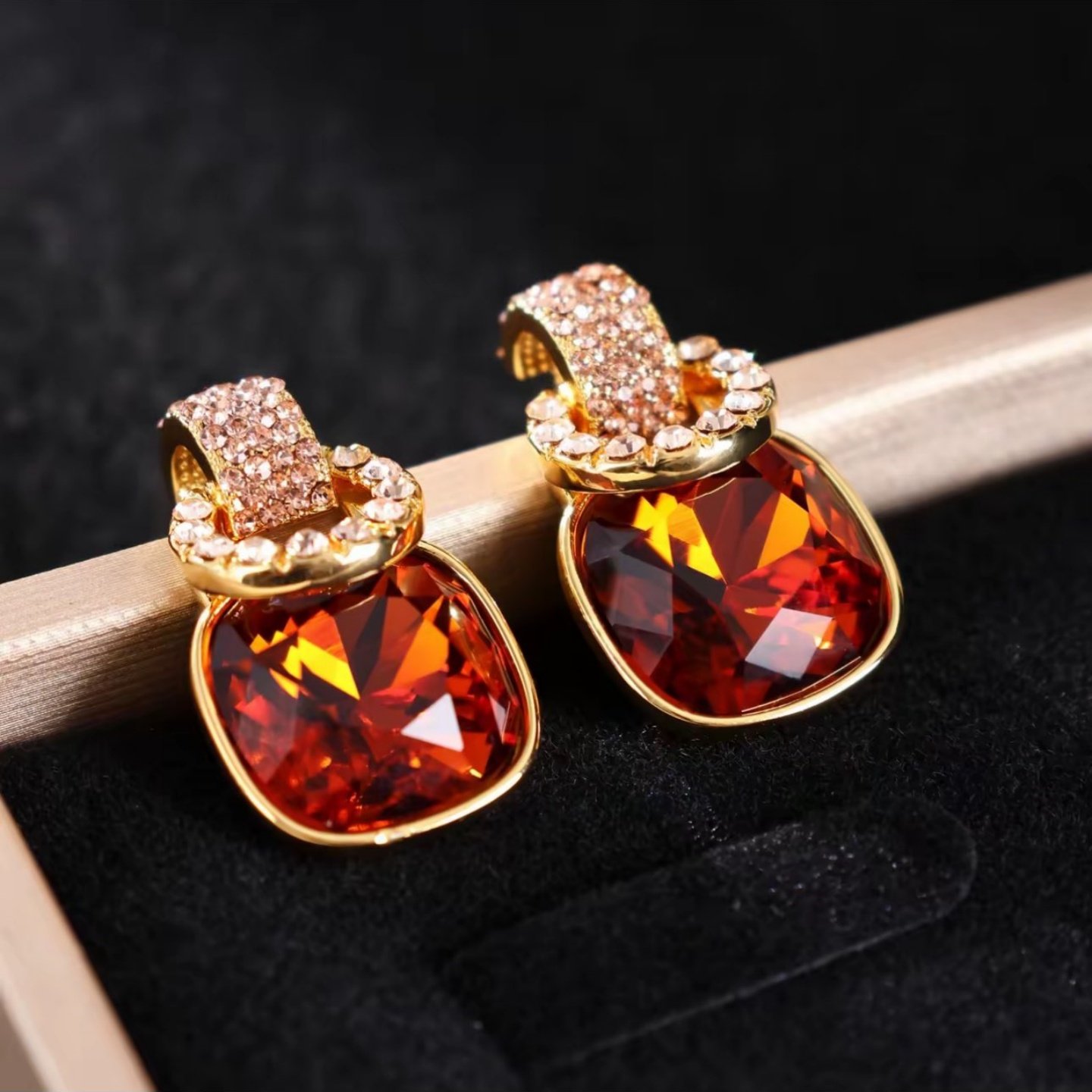 秋冬新款微镶锆石耳环时尚高级感耳钉轻奢优雅气质显脸瘦爆款耳饰,淘宝优惠券,粉丝福利购,淘宝优惠卷