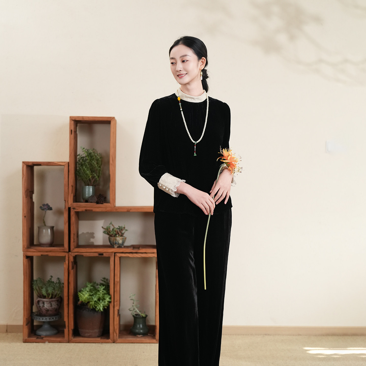 布符新中式「黑丝绒拼领刺绣上衣」2026年新品春季内搭长袖t恤女,淘宝优惠券,粉丝福利购,淘宝优惠卷