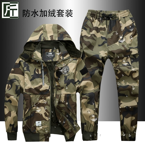 Утепленный удерживающий тепло защищающий от холода ветрозащитный водонепроницаемый камуфляжный комбинезон