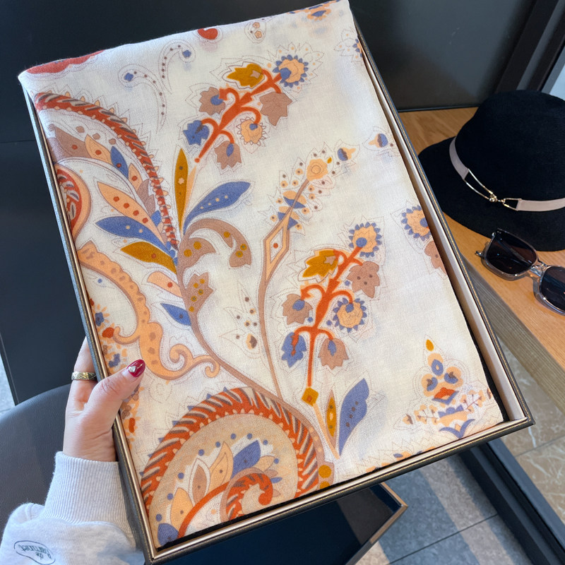 名族文艺风显白气质披肩棉麻围巾女长款丝巾百搭旅游防晒轻薄纱巾