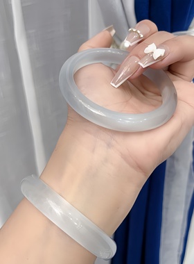 半宝石高冰种新鲜出炉女款玉镯