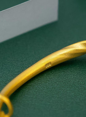 越南沙金扭花纹推拉款黄金色手镯