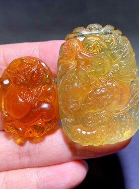 天然冰润绿柱石多色雕刻件配饰女