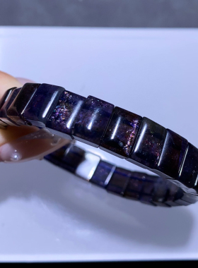 天然血滴草莓晶金堇青石手排饰品