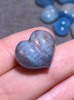 天然海蓝宝屁桃吊坠蓝色雕刻水晶