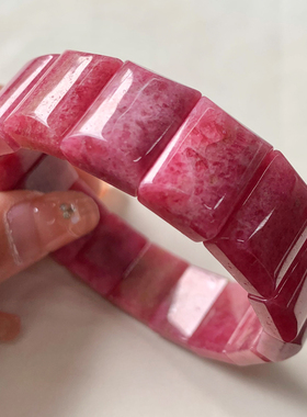 天然玉化蔷薇辉石共生石英质玉女