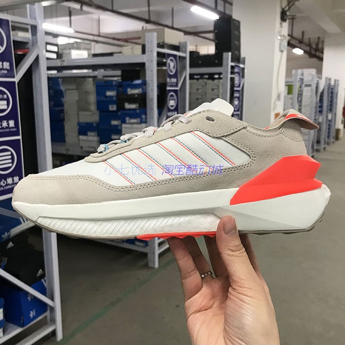 Adidas AVRYN男女时尚百搭BOOST缓震耐磨运动跑步鞋 HP5969 5971-图1