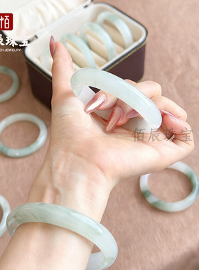 天山翠手镯新疆昆仑玉飘花翡翠色天山翠冰翠宝石光玉石镯子