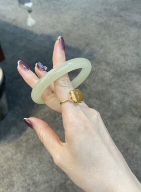 新疆和田玉手镯天然胖圆条少女风青白玉镯子时尚网红翡翠玉石手饰