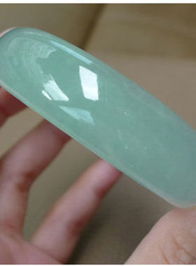 玉玉手镯女款白玉色翠浅绿飘花玉镯子