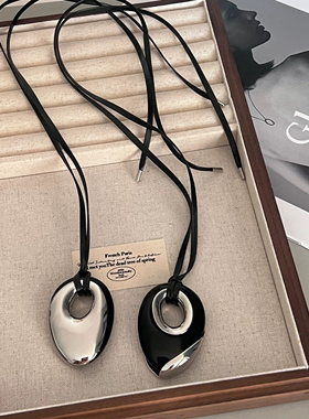 复古轻奢黑玛瑙圆形皮绳长项链女小众设计异型不规则吊坠毛衣链潮