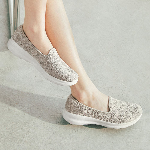 斯凯奇女子舒适蕾丝刺绣一脚蹬软底健步鞋 - 图0