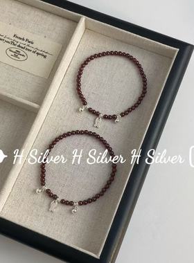 欢遇S925银石榴石小鱼手链