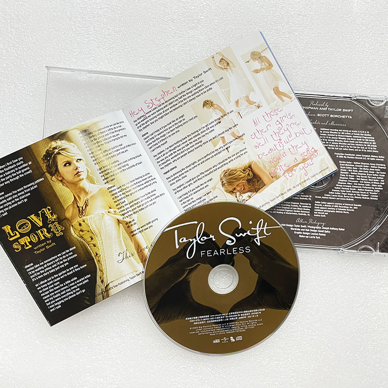 Taylor Swift 泰勒斯威夫特 霉霉专辑 Fearless 歌词本+CD 正版 - 图3