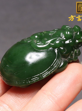 火爆方言精品和田玉收藏级俄罗斯碧玉细腻油润阳绿龙龟挂件把件O2