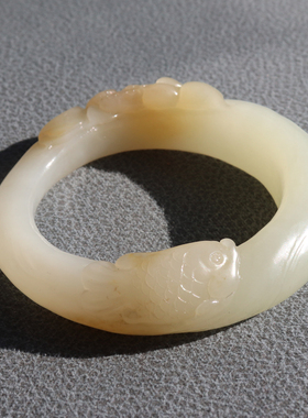 方言和田玉新疆且末料温润细腻糖白玉天地糖连年有余53mm玉手镯A8