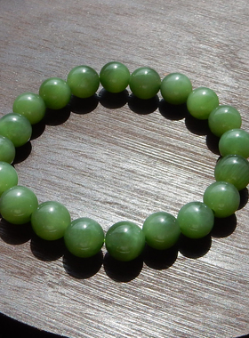 俄罗斯名品阳绿碧玉10mm圆珠手串