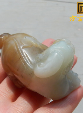 俄罗斯红沁皮糖玉籽料貔貅手把件