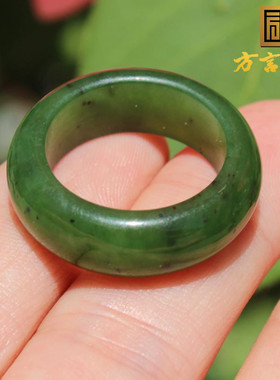 老俄料红皮油润菠菜绿碧玉戒指