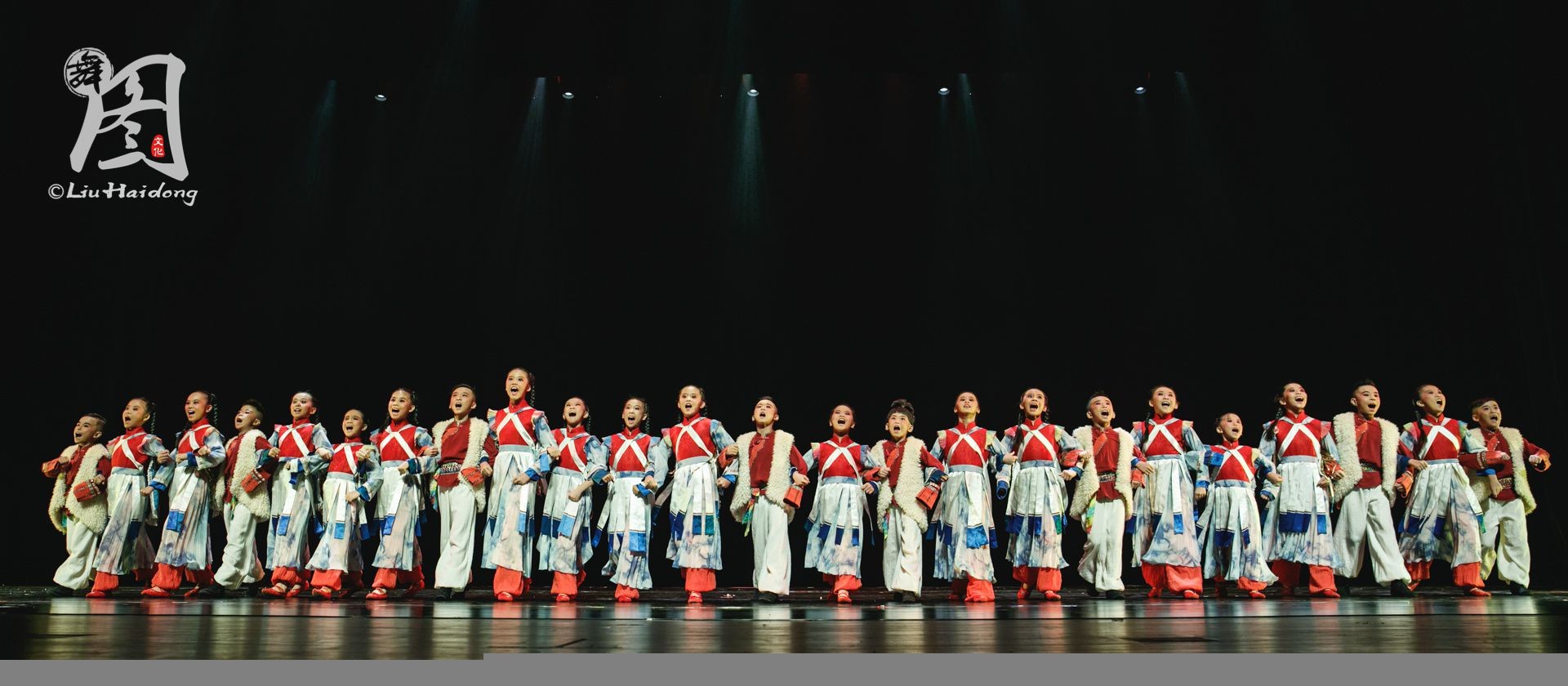 第九届小荷风采《白云红太阳》儿童表演服装民族舞蹈演出服