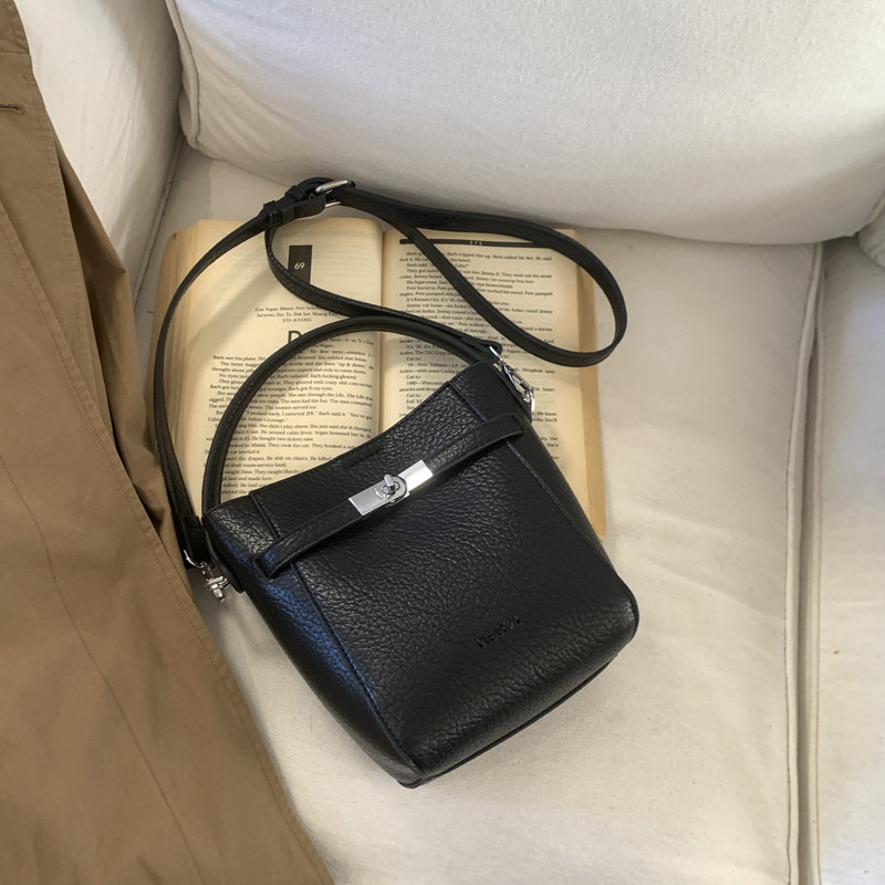 2026新款荔枝纹水桶包女百搭手提斜挎包日韩风高级感简约包,淘宝优惠券,粉丝福利购,淘宝优惠卷