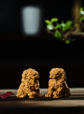 黄金檀木雕对狮子摆件实木神兽手把件家居茶桌鎮宅创意汽车装饰品