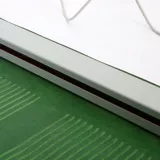 Тестер прыжков в высоту вступительного экзамена в средней школе стоит в длине прыжков в длину и стойким инструментом для измерения прыжков в длину.