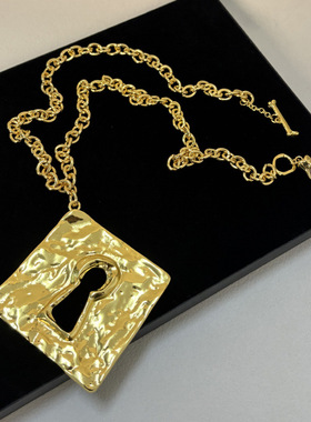 欧美重工复古肌理方块钥匙孔项链轻奢时髦珍珠牙齿OT扣长款毛衣链