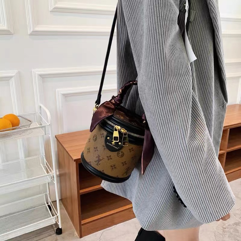 圆筒包女包2025新款潮丝巾手提圆柱形水桶包单肩斜挎老花饭桶小包,淘宝优惠券,粉丝福利购,淘宝优惠卷