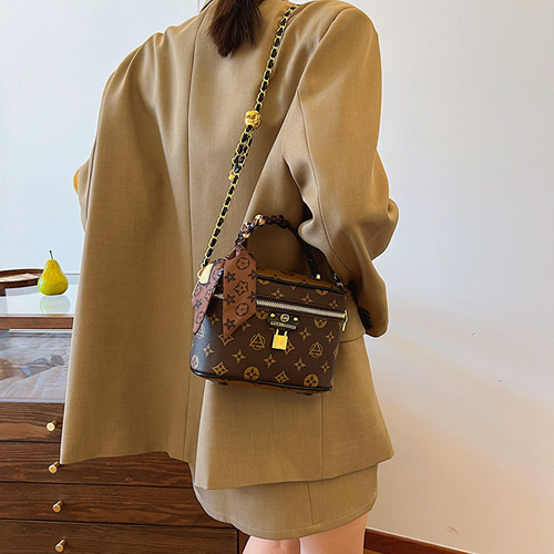 左杏女士包包2025新款夏天高级感老花盒子包水桶包爆款斜挎小包包 - 图2