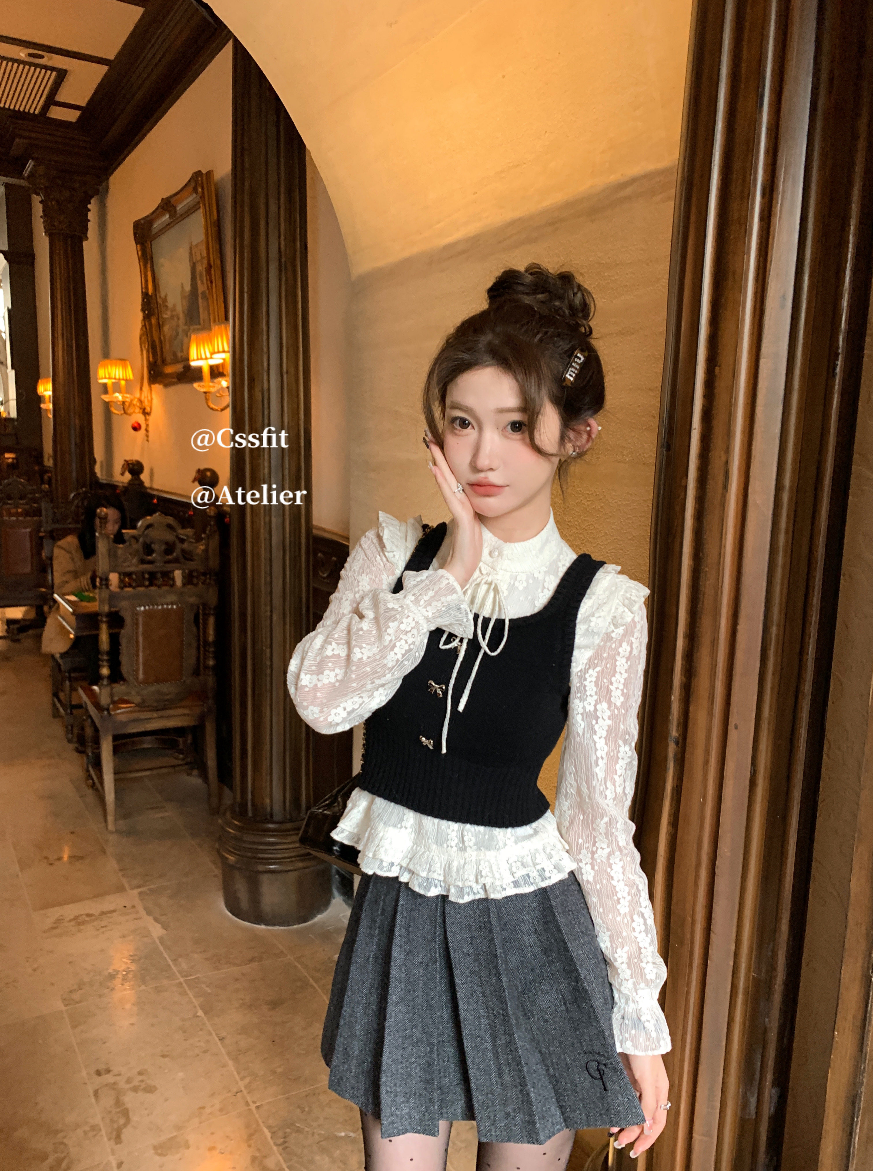 迟伞伞 萨尔茨堡来信 系带蕾丝花朵白衬衫蝴蝶结扣羊毛马甲套装女,淘宝优惠券,粉丝福利购,淘宝优惠卷