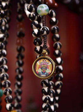 虎牙天珠，斜挂链子，阿拉善小熊，南宫红铃铛，扎基拉姆唐卡