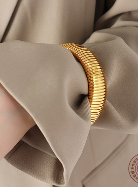 时尚夸张个性宽款粗环手镯女