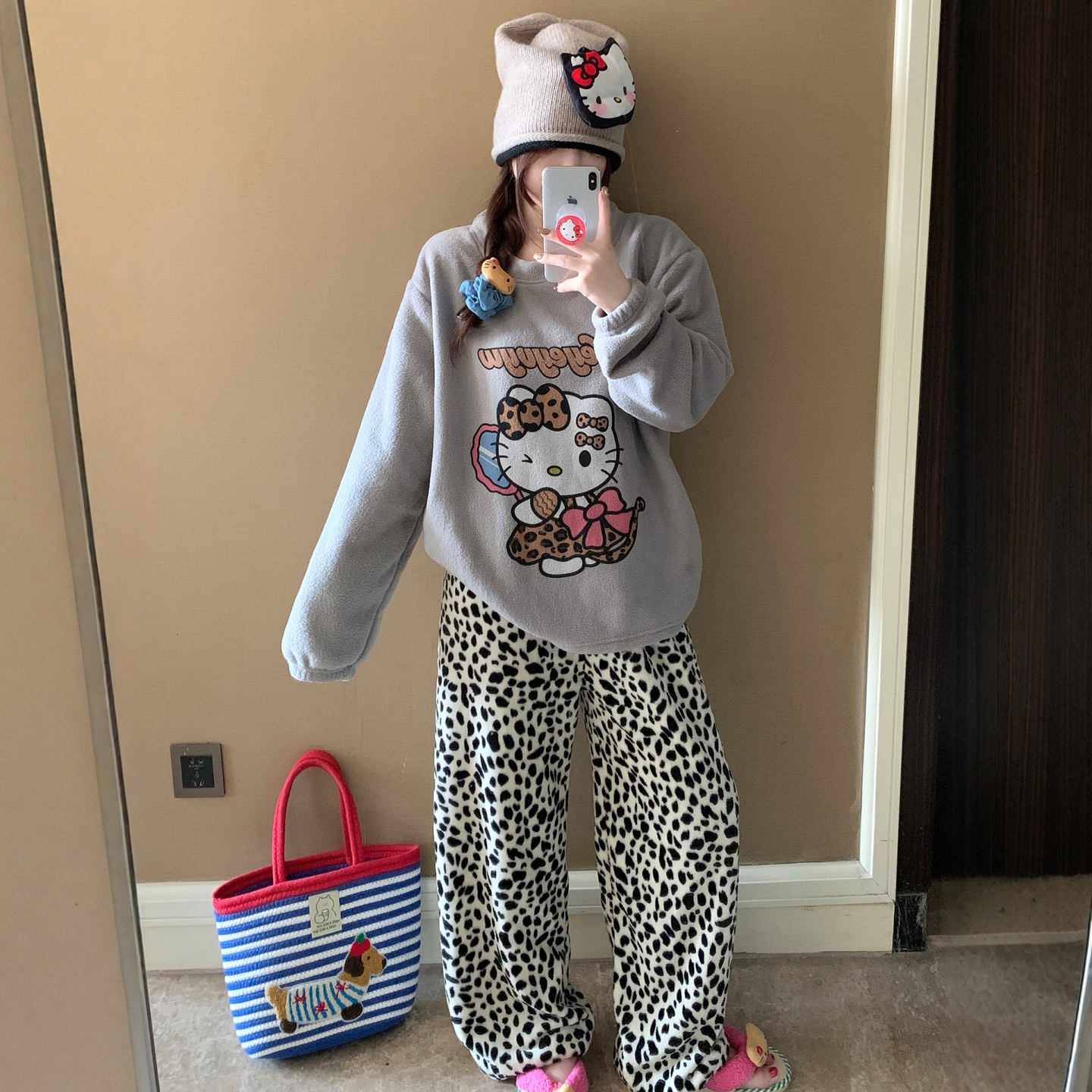 冬季加厚加绒珊瑚绒睡衣女卡通豹纹Kitty凯蒂猫法兰绒套头家居服 - 图3