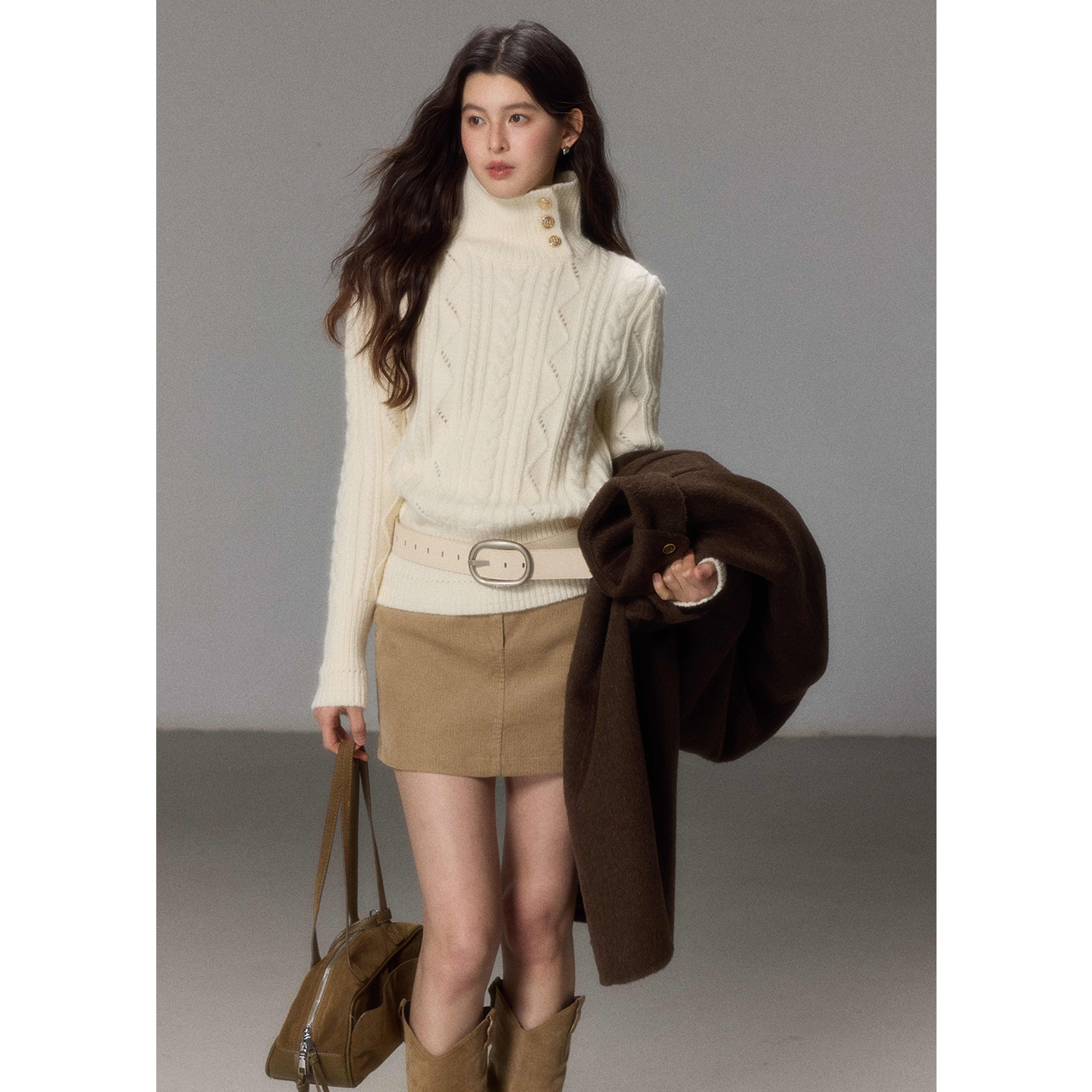 贰羊设计【归意】慵懒高级设计感翻领绞花白色毛衣女冬收腰针织衫 - 图3