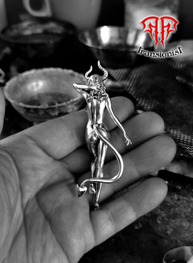 手午原创｜设计手工美女裸女魅魔吊坠把玩925纯银饰个性潮流