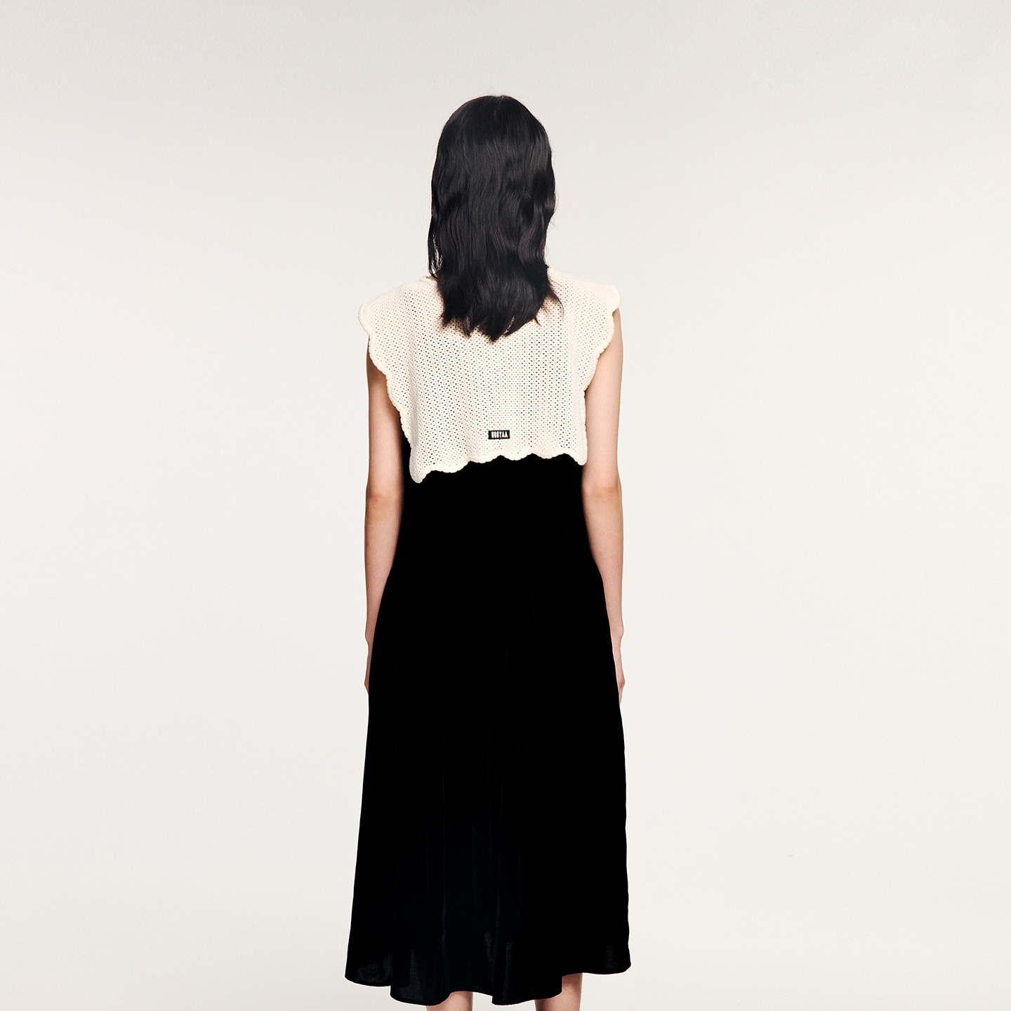 UOOYAA/乌丫2025经典撞色蝴蝶结丝绒背心连衣裙 - 图1